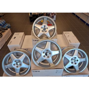 Felg sett 4 stk Polaris type  7X17 140,164,240,260,740,940