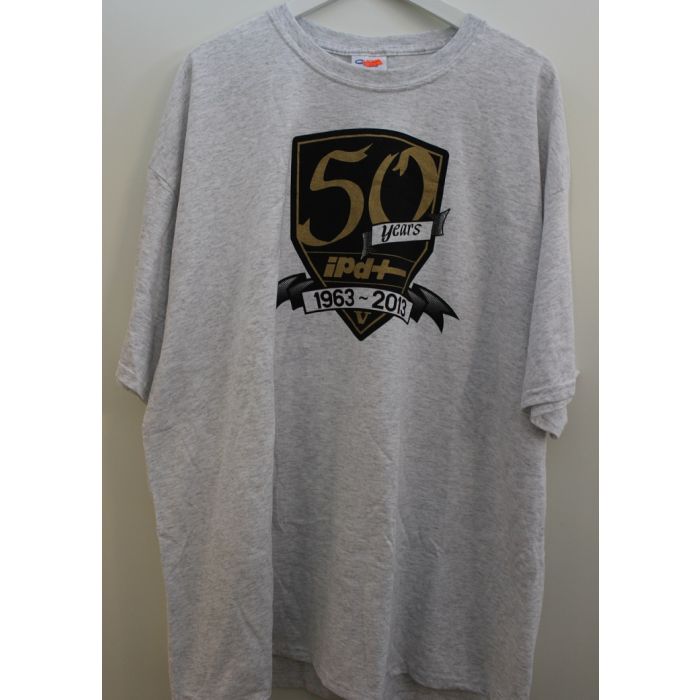 T-SKJORTE FRA IPD. LOGO SVART.GULL 50 YEAR RUNNING, GRÅ