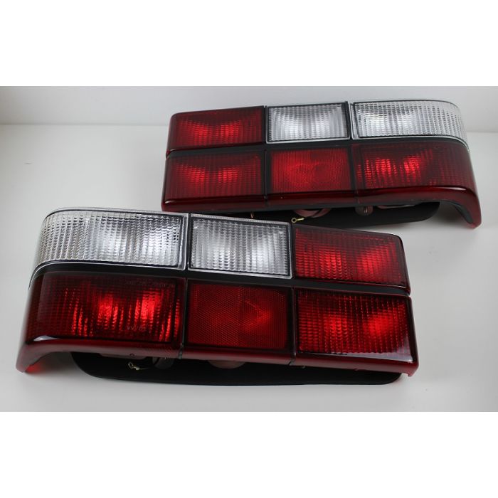 TILBUDSPAKKE BAKLAMPER 240 SEDAN-(244)-83-93 MED HVIT BLINK