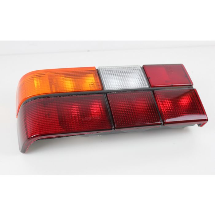 BAKLAMPE 700 SEDAN 82-89 SORT LIST 3518916 venstre
